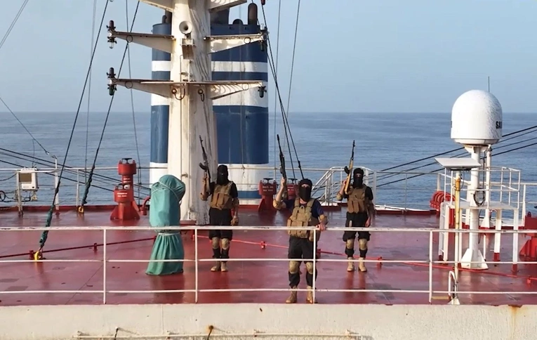 Huti na pokładzie Magic Seas