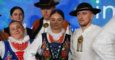 Taniec, obraz, muzyka i śpiew