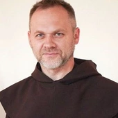 Szkaplerz jak obrączka. „Nie jest amuletem, nie jest drogą na skróty”