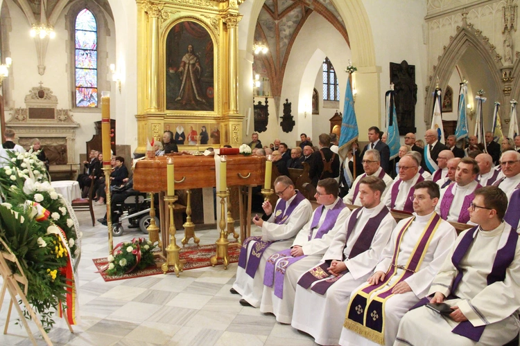 Tarnów. Ostatnie pożegnanie bp. Władysława Bobowskiego
