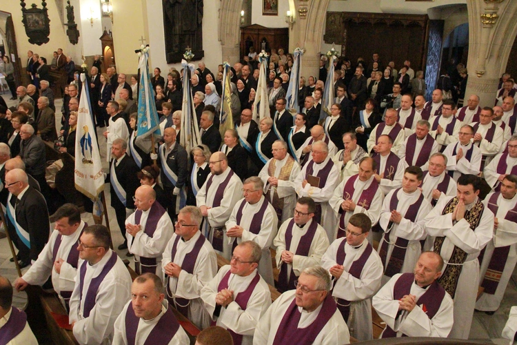 W nim widać było wielu świętych, dziś wielu widzi w nim świętego