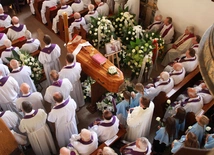 Tropie. Pogrzeb bp. Władysława Bobowskiego