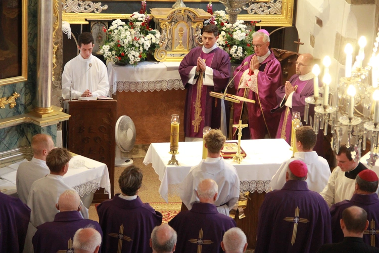 Tropie. Pogrzeb bp. Władysława Bobowskiego