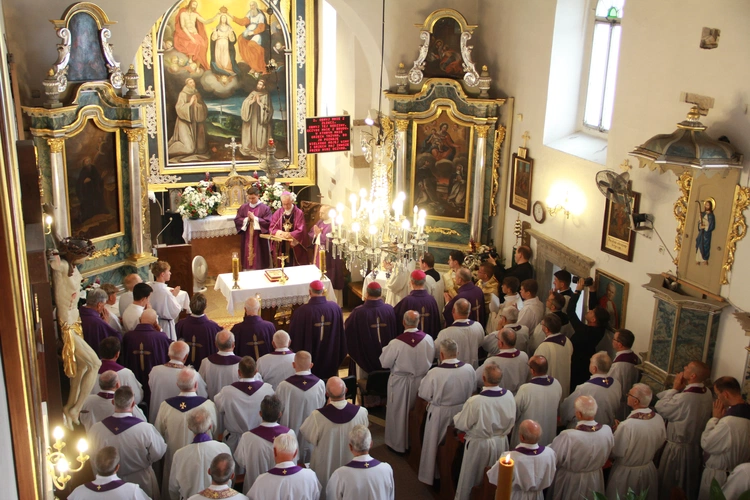 Tropie. Pogrzeb bp. Władysława Bobowskiego