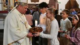 Doświadczenia żywego Kościoła w konkretnym miejscu i czasie