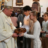 Doświadczenia żywego Kościoła w konkretnym miejscu i czasie