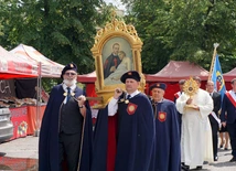 Procesja eucharystyczna z relikwiami św. Kamila