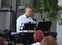 Niedzielne koncertowanie na tarasie MCK