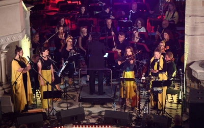 Wystąpili zespół KOSY oraz Orkiestra Symfoniczna Filharmonii Sudeckiej.