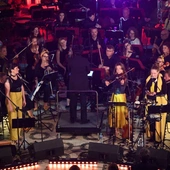 Wystąpili zespół KOSY oraz Orkiestra Symfoniczna Filharmonii Sudeckiej.