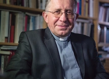 Ks. prof. dr hab. Józef Naumowicz  historyk wczesnego chrześcijaństwa, wykładowca na Uniwersytecie Kardynała Stefana Wyszyńskiego w Warszawie.