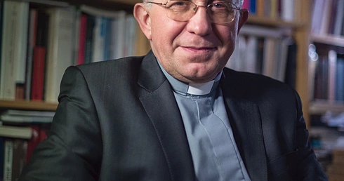 Ks. prof. dr hab. Józef Naumowicz  historyk wczesnego chrześcijaństwa, wykładowca na Uniwersytecie Kardynała Stefana Wyszyńskiego w Warszawie.