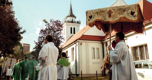 Dzięki determinacji bp. Edmunda Nowickiego i wieloletnim staraniom mieszkańców  – szczególnie z byłego Wolnego Miasta Gdańska – w 1971 r. Wojewódzka Rada Naczelna postanowiła przywrócić budynek  do funkcji sakralnych i przekazać go społeczności katolickiej. 