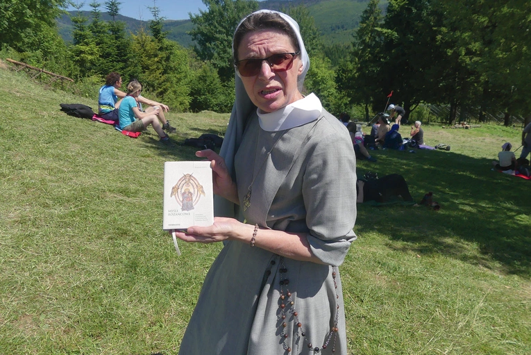 S. Marcela Jadczyszyn Z „Myślami różańcowymi” Barbary Kloss.