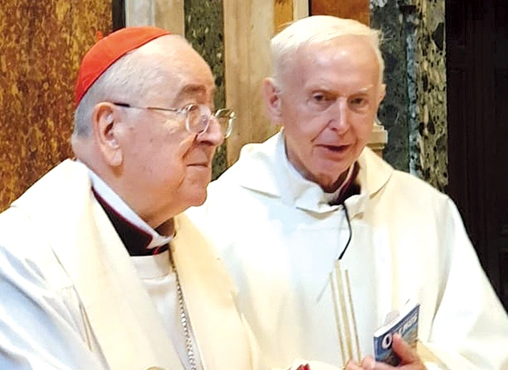 Jubilat (z lewej) i ks. prał. Stanisław Czernik, proboszcz w Andrychowie. 