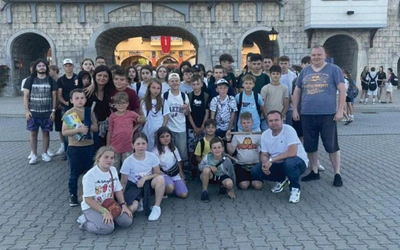 Wspólne wyjazdy pozwalają na zachowanie ciągłości przyjaźni i planowanie stałej formacji.