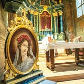 Feretron znajduje się w kościele  pw. św. Doroty.