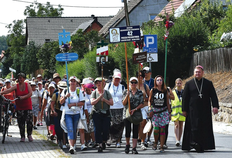 Piesza pielgrzymka naszej diecezji wędruje w trzech nurtach. Pątnicy z Gorzowa wyruszają  31 lipca, natomiast z Głogowa i Zielonej Góry  – 2 sierpnia. Wszyscy spotkają się 12 sierpnia na Jasnej Górze. Więcej informacji i zapisy na: pielgrzymka.glogow.pl, pielgrzymka.zgora.pl, pielgrzymkagorzowska.diecezjazg.pl.