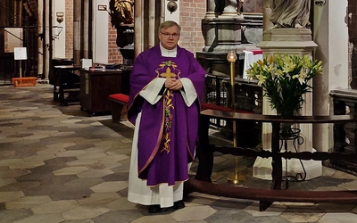 Zwiedzanie archikatedry wrocławskiej z proboszczem przyciągnęło tłum. Będzie kontynuacja