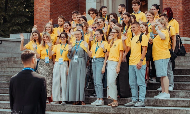 Częstochowa. Obóz stypendystów Fundacji 'Dzieło Nowego Tysiąclecia'. W sobotę jubileusz