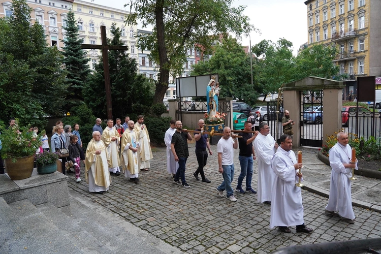 Uroczystość NMP z Góry Karmel u wrocławskich karmelitów bosych