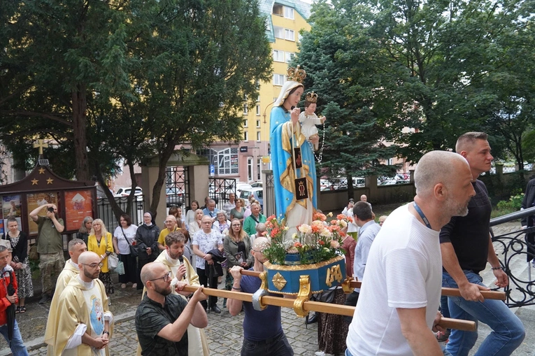 Szkaplerz jak dłoń Matki na twoim ramieniu