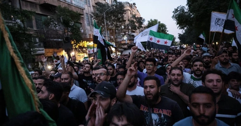 Protesty w Syrii po atakach Izraela