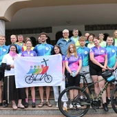 Pielgrzymi wyruszyli po Mszy św. sprawowanej w kaplicy seminaryjnej.