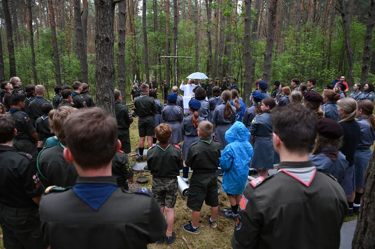 Harcerska Msza św. w lesie