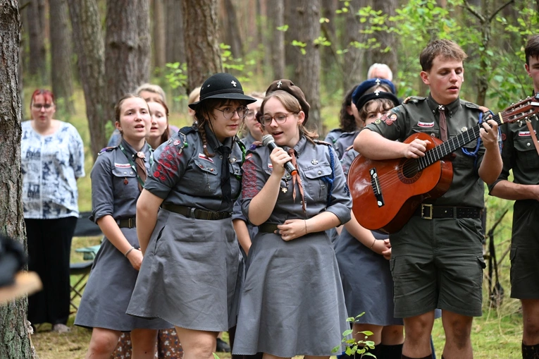 Harcerska Msza św. w lesie