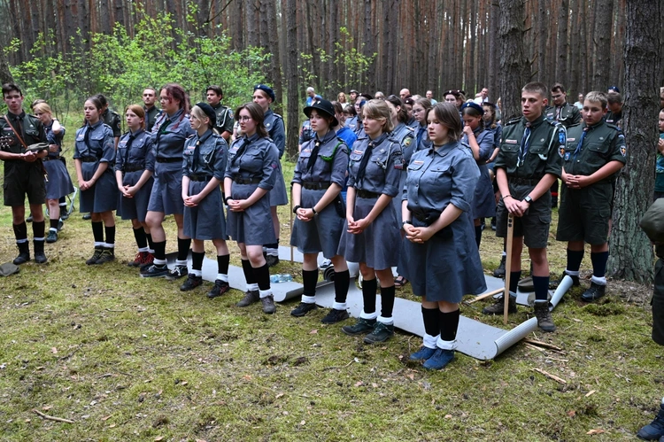 Harcerska Msza św. w lesie