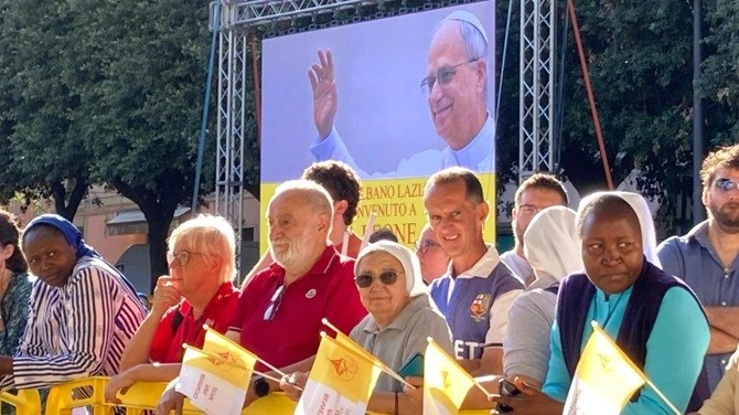 Leon XIV: rozpoczynać wszystko od modlitwy, aby dobrze służyć