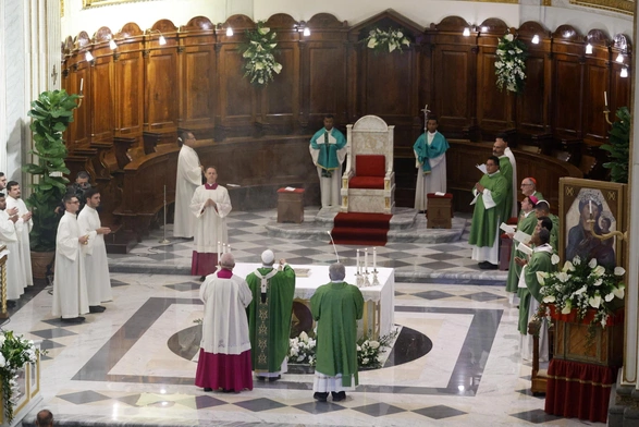Leon XIV: życie chrześcijańskie wymaga zarówno słuchania jak i spieszenia z posługą