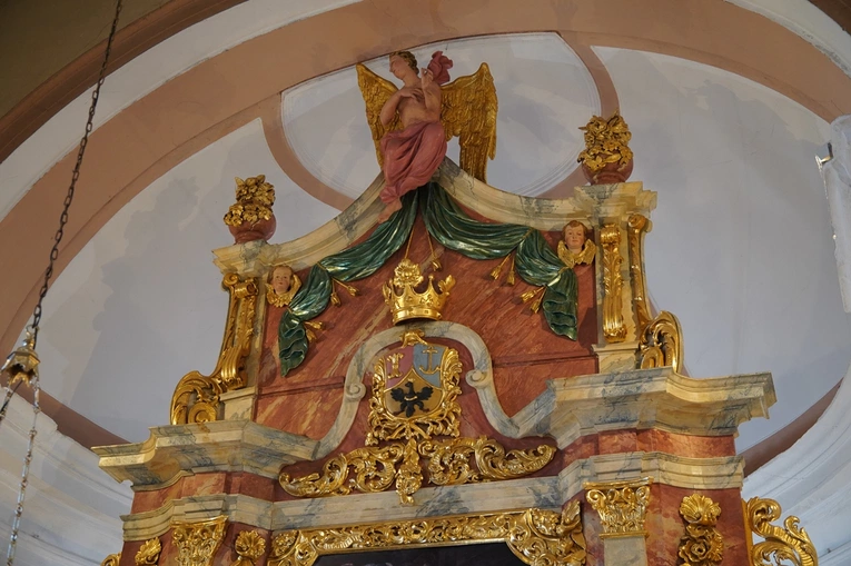 Kościół w Psarach, należący do parafii pw. św. Jakuba Apostoła w Małujowicach, pięknieje