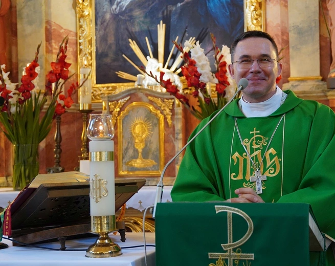 Kościół w Psarach, należący do parafii pw. św. Jakuba Apostoła w Małujowicach, pięknieje