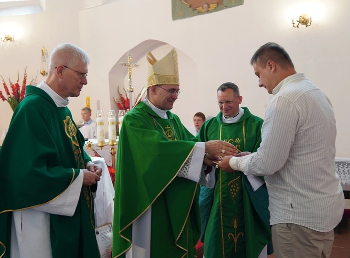 Gać. Wprowadzenie relikwii św. Maksymiliana Marii Kolbego 