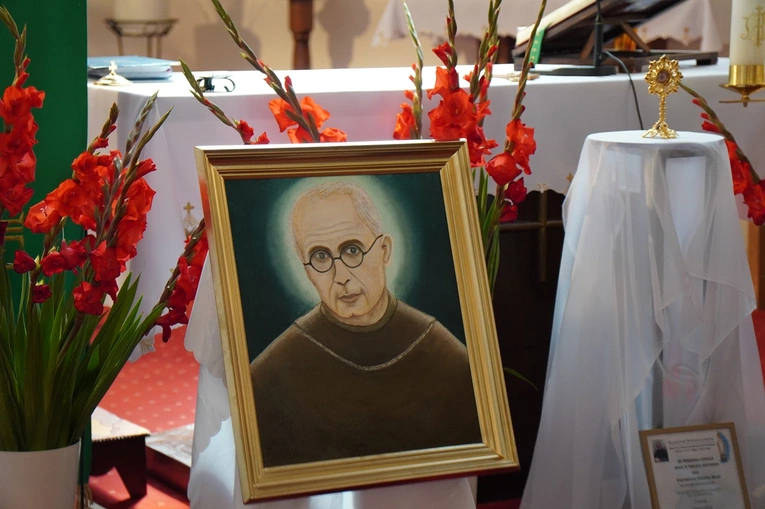 Gać. Wprowadzenie relikwii św. Maksymiliana Marii Kolbego 