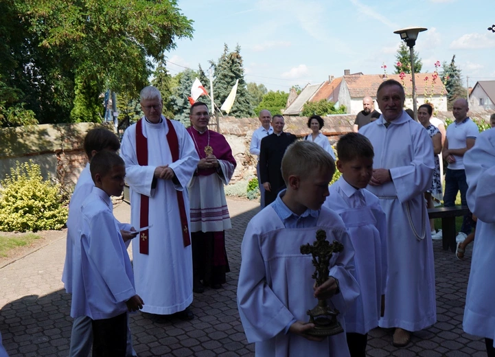 Gać. Wprowadzenie relikwii św. Maksymiliana Marii Kolbego 