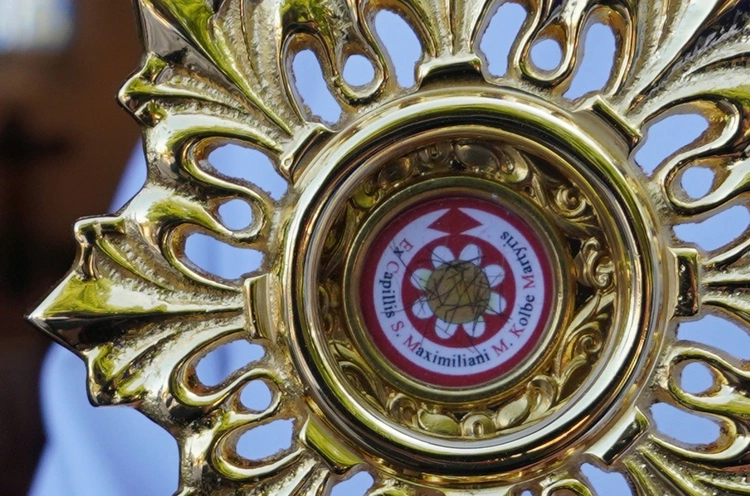 Gać. Wprowadzenie relikwii św. Maksymiliana Marii Kolbego 