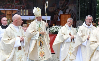 Wasz święty rodak jest niezwykle aktywny. Wciąż przynosi ludziom uzdrowienie