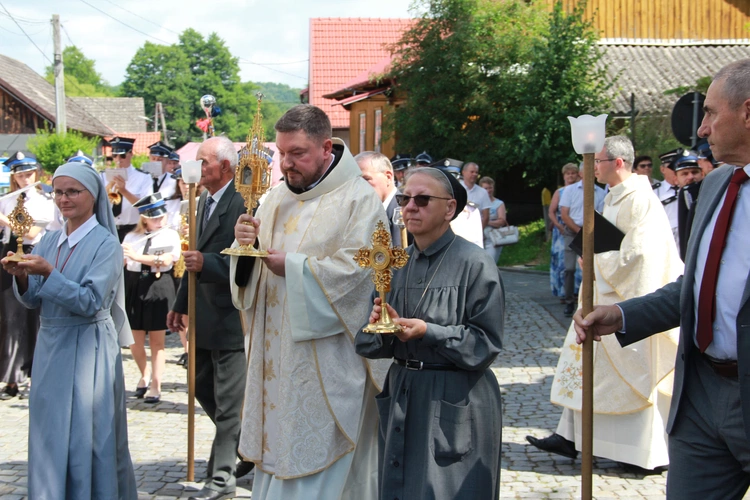 Wasz święty rodak jest niezwykle aktywny. Wciąż przynosi ludziom uzdrowienie