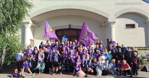 "Do Maryi Panny Piątka goni..."