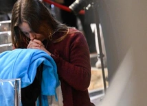 Francja: dlaczego kobiety w kościele zakrywają głowę, skąd ten nowy trend?