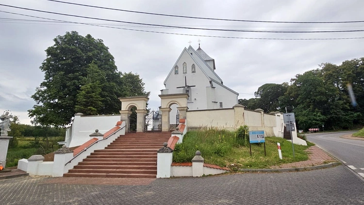 Ratują kościół w Chybicach