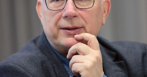 Prof. dr hab. Ryszard Kaczmarek  historyk, pracownik Instytutu Historii Uniwersytetu Śląskiego w Katowicach oraz Instytutu Badań Regionalnych Biblioteki Śląskiej w Katowicach. Bada historię Polski XX wieku, historię Niemiec w XIX–XX wieku oraz historię Śląska. Autor wielu publikacji, m.in. wydanej w 2010 roku książki „Polacy w Wehrmachcie”.