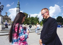 Ks. Adam Jasiurkowski jest kierownikiem GPP razem z ks. Tomaszem Wieczorkiem. Program i wszystkie ważne informacje można znaleźć na stronie: gliwicka.com.