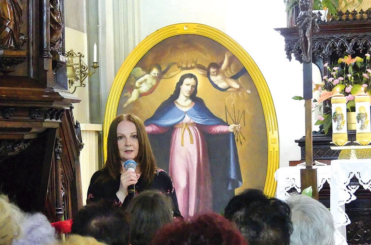 Aneta Ciężarek towarzyszy wizerunkowi podczas jego podróży po Polsce. 