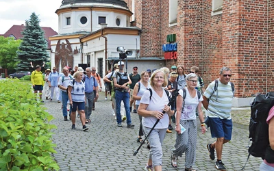 Kolumna pielgrzymów z Żor… 