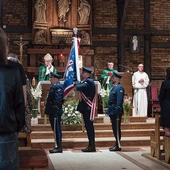 Eucharystii towarzyszyły poczty sztandarowe.