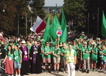 Dla każdego, kto choć raz dotarł na Jasną Górę, Maryja prędzej czy później staje się Mamą w niebie. 